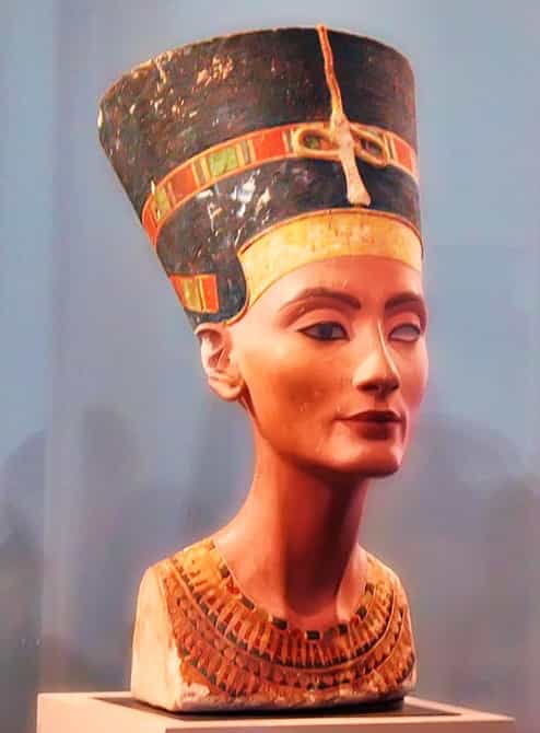 1.3.a. Nefertiti's Bust where an ellipsoid was implanted. Source