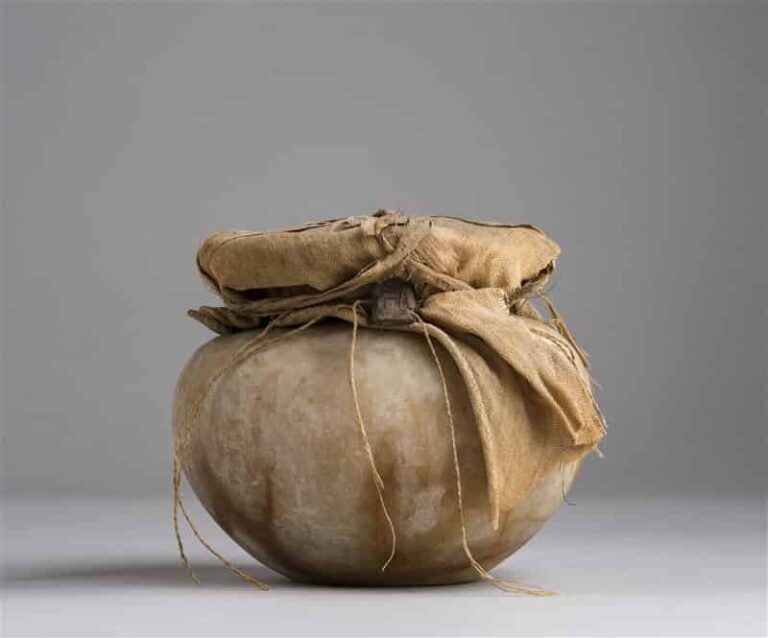 What an ancient Egyptian tomb smells like?