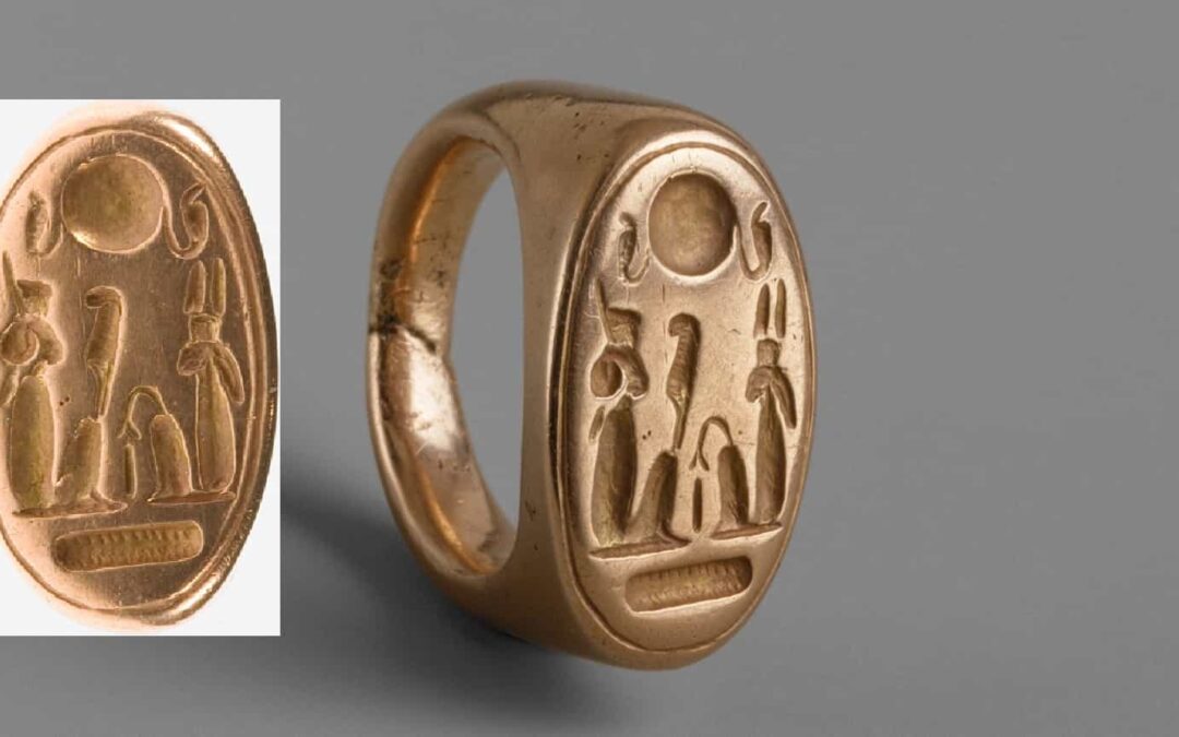 Ring Representing Akhenaten and Nefertiti as Shu and Tefnut